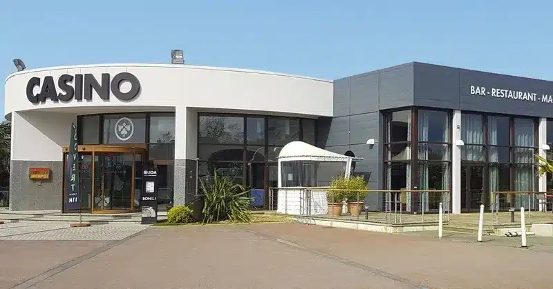 extérieur casino d'arzon de jour morbihan