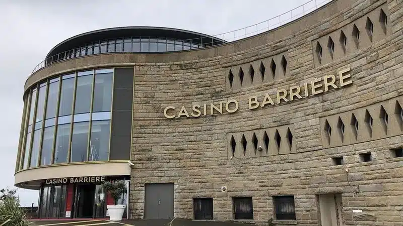 extérieur du casino barrière de saint malo