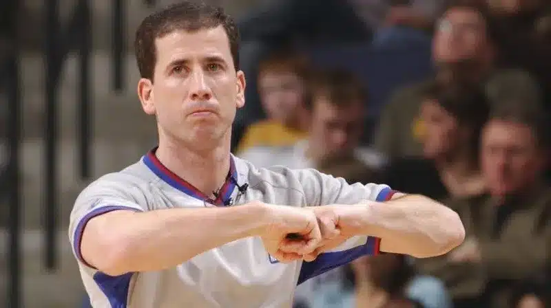 Tim Donaghy officiant sur une rencontre