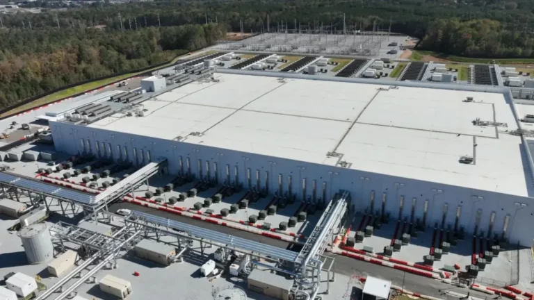 Illustration d'un data center IA avec visualisation de l'impact thermique sur l'environnement local