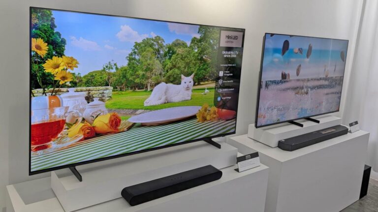 Televiseur Samsung 50QN80F Neo QLED 4K avec manette de jeu et interface gaming affichee