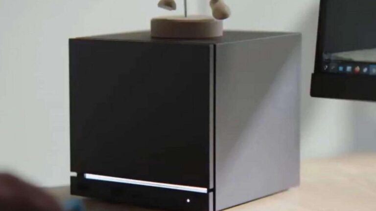 Console Steam Machine de Valve affichant la ligne LED rouge signalant une panne GPU critique