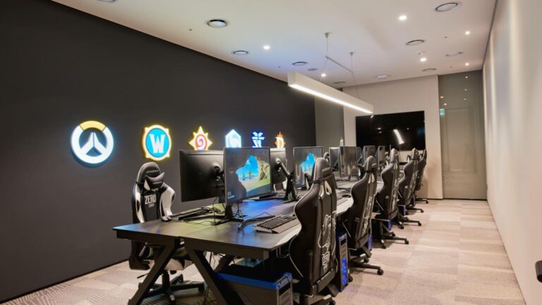 Logo Xbox et Blizzard Entertainment illustrant les licenciements de juillet 2026